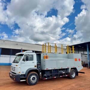 Volkswagen Worker 23-230 (4x2) Ano: 2014