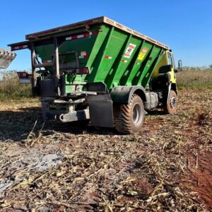 Ford Cargo 4331S (303 cv) Ano: 2004