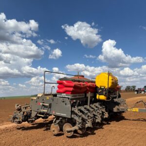 Plantadeira Massey Ferguson MF 717 HF (à vácuo) Ano: 2019
