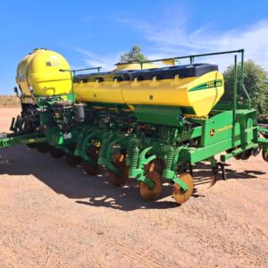 Plantadeira John Deere 2117 CCS (à vácuo) 17 linhas de 45 cm Ano: 2023