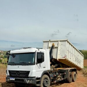 Mercedes-Benz Atego 2425 (245 cv) Ano: 2006 + 2 CAÇAMBAS + 1 PRANCHA