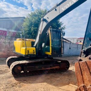Escavadeira Volvo EC 140 BLC (14 ton) Ano: 2009