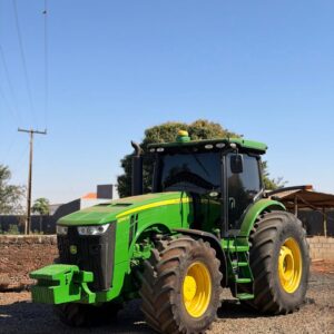 John Deere 8260R (260 cv) Ano: 2014