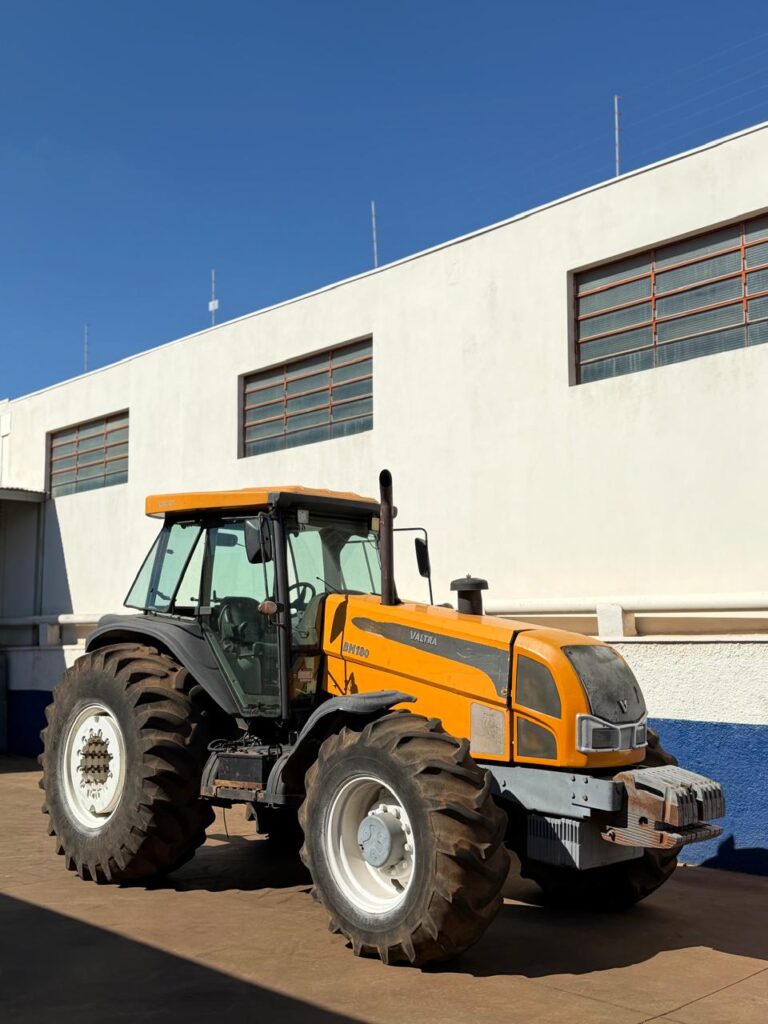Valtra BH 180 (180 cv) Ano: 2010