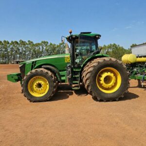 John Deere 8335R (335 cv) Ano: 2015