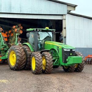 John Deere 8320R (320 cv) Ano: 2024