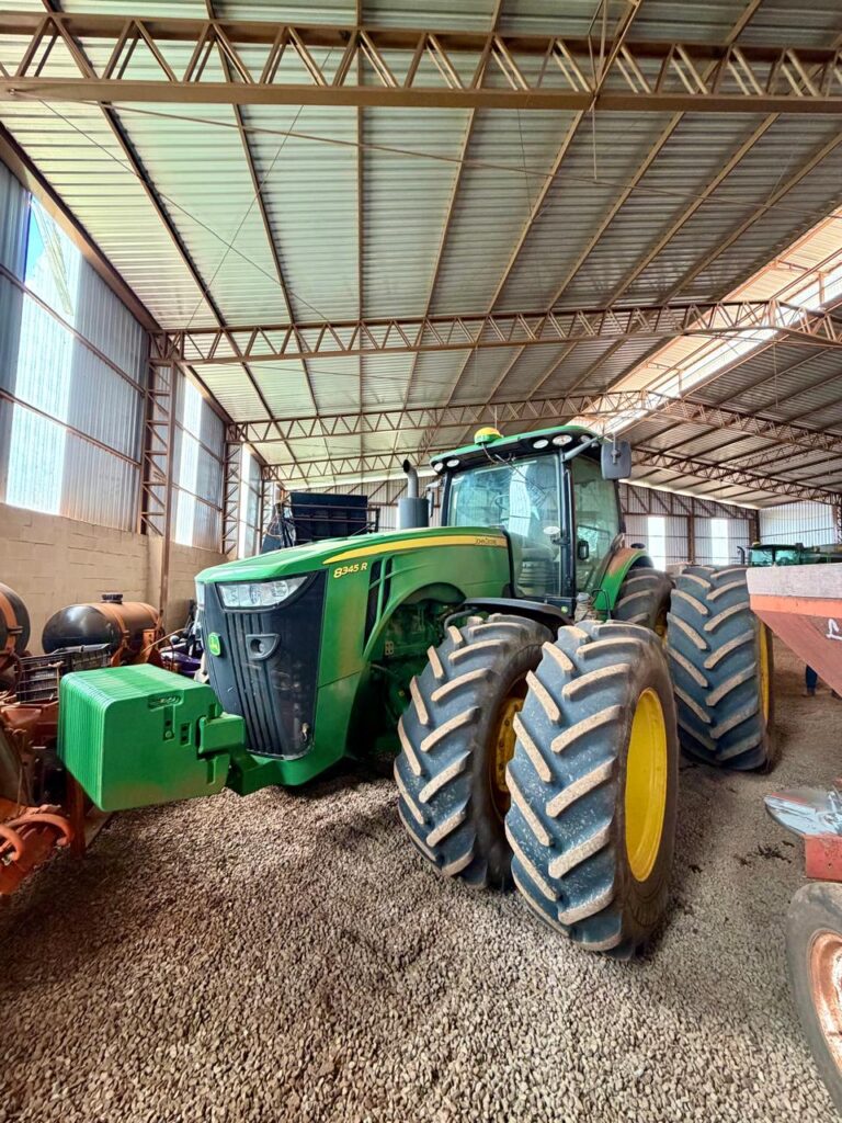John Deere 8345R (345 cv) Ano: 22/23