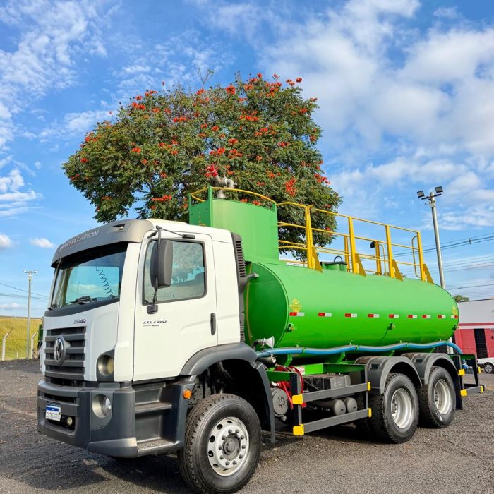 Volkswagen Constellation 26.280 (280 cv) Ano: 2015