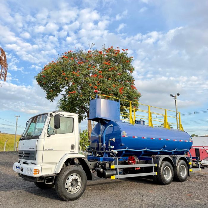 Mercedes-Benz Atron 2729 (286 cv) Ano: 2013